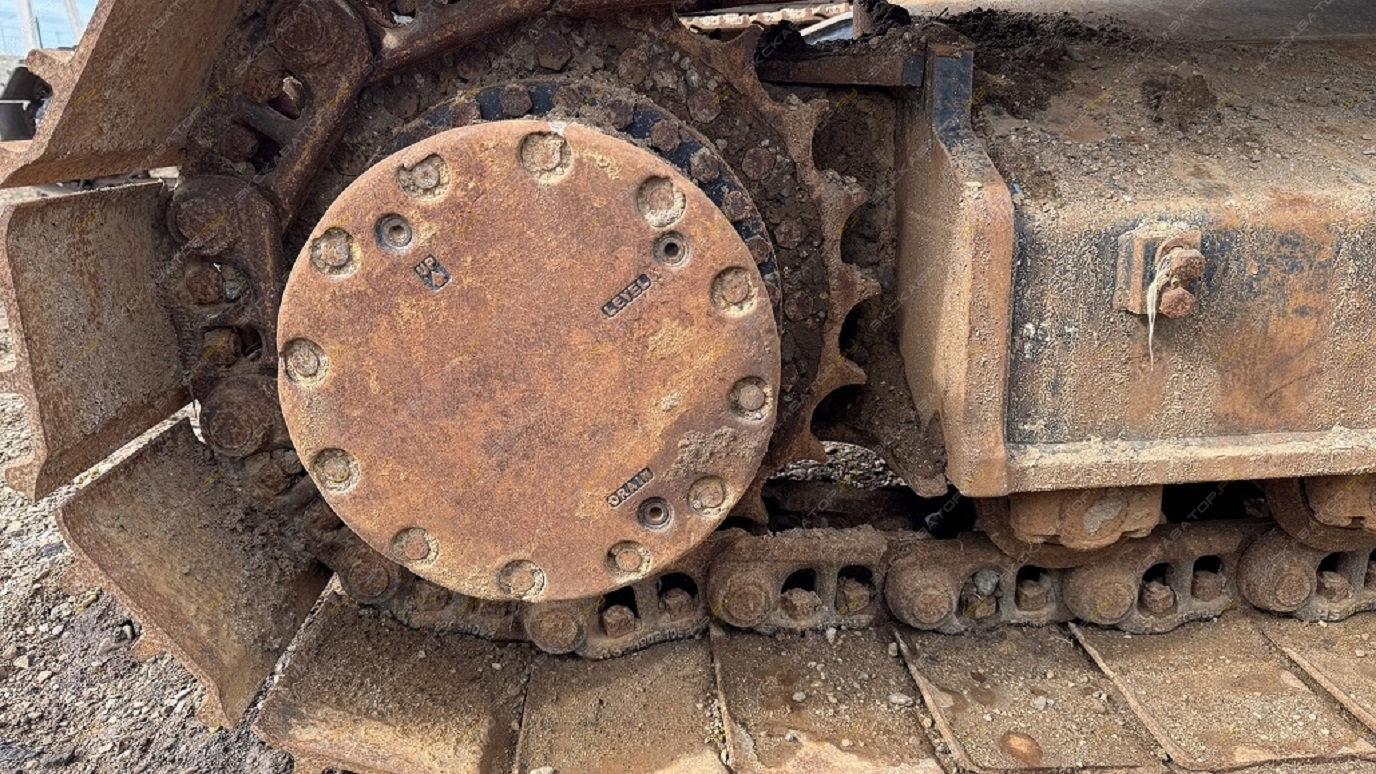 Hitachi ZX240LC [34]