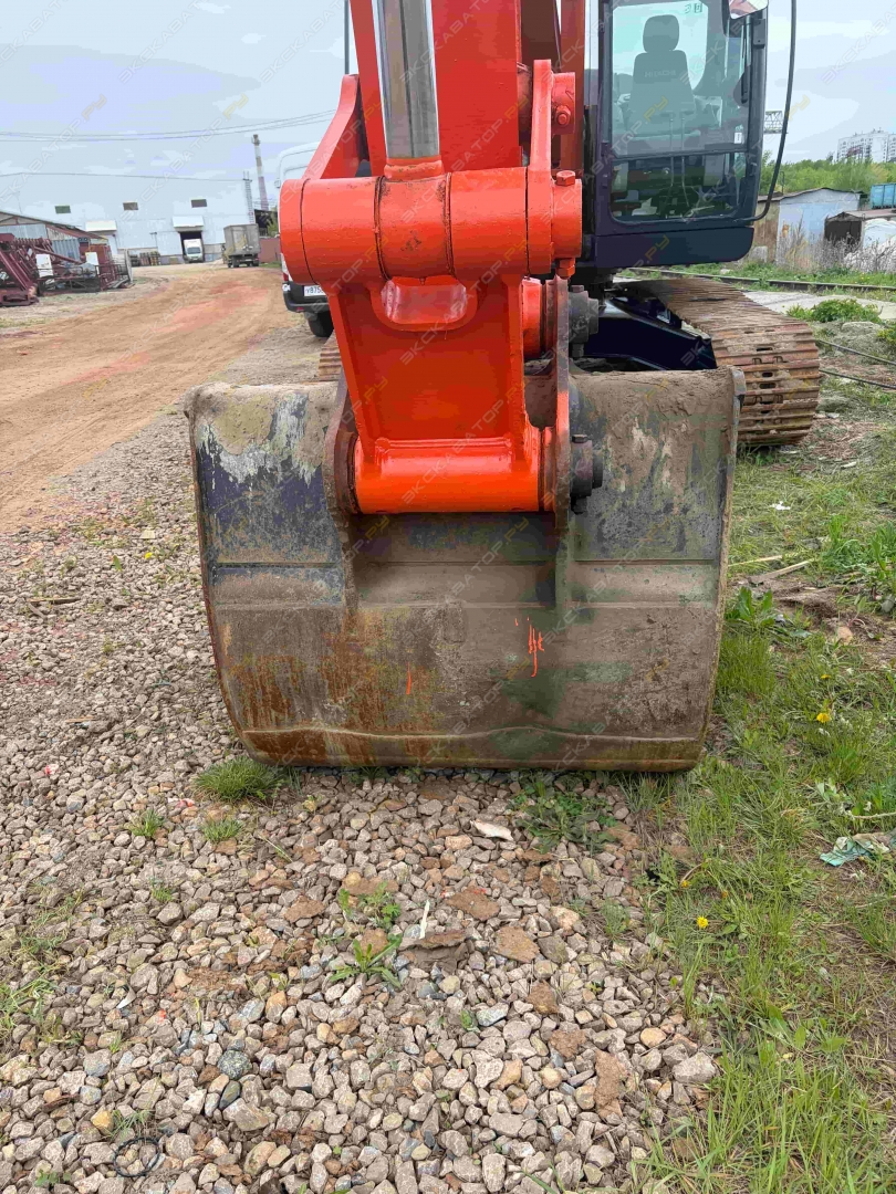 Hitachi ZX240-5G [29]