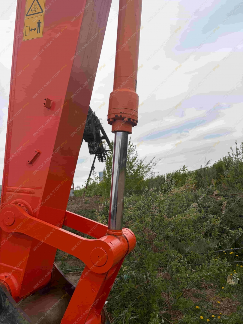 Hitachi ZX240-5G [20]