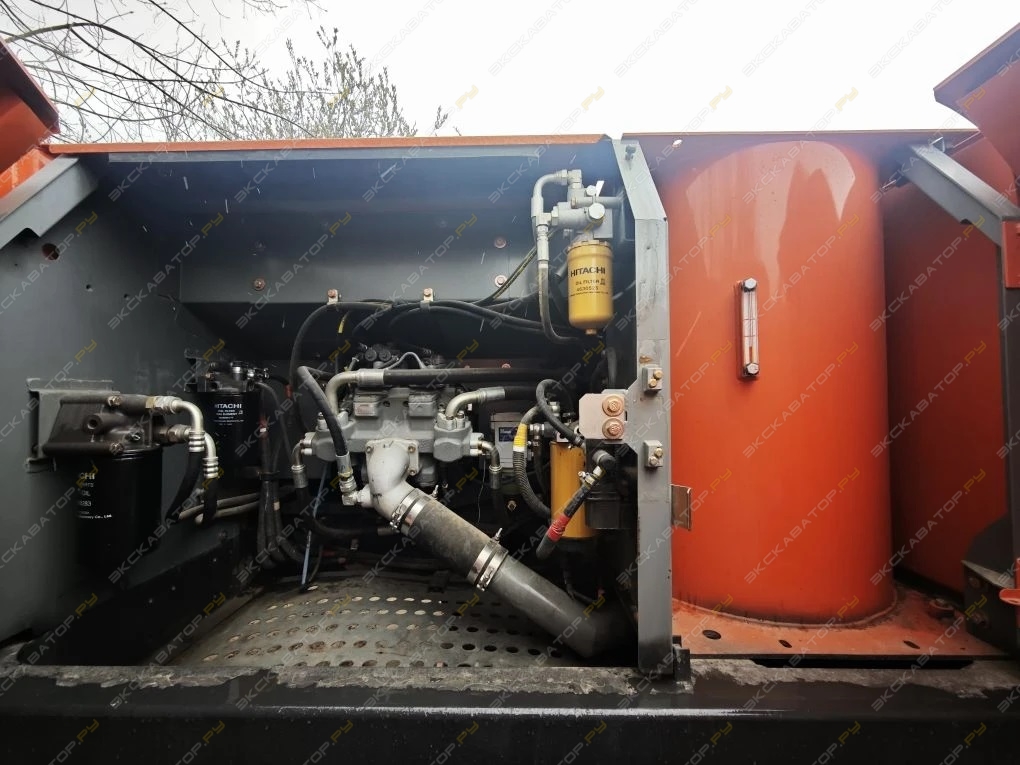 Hitachi ZX240LC [10]