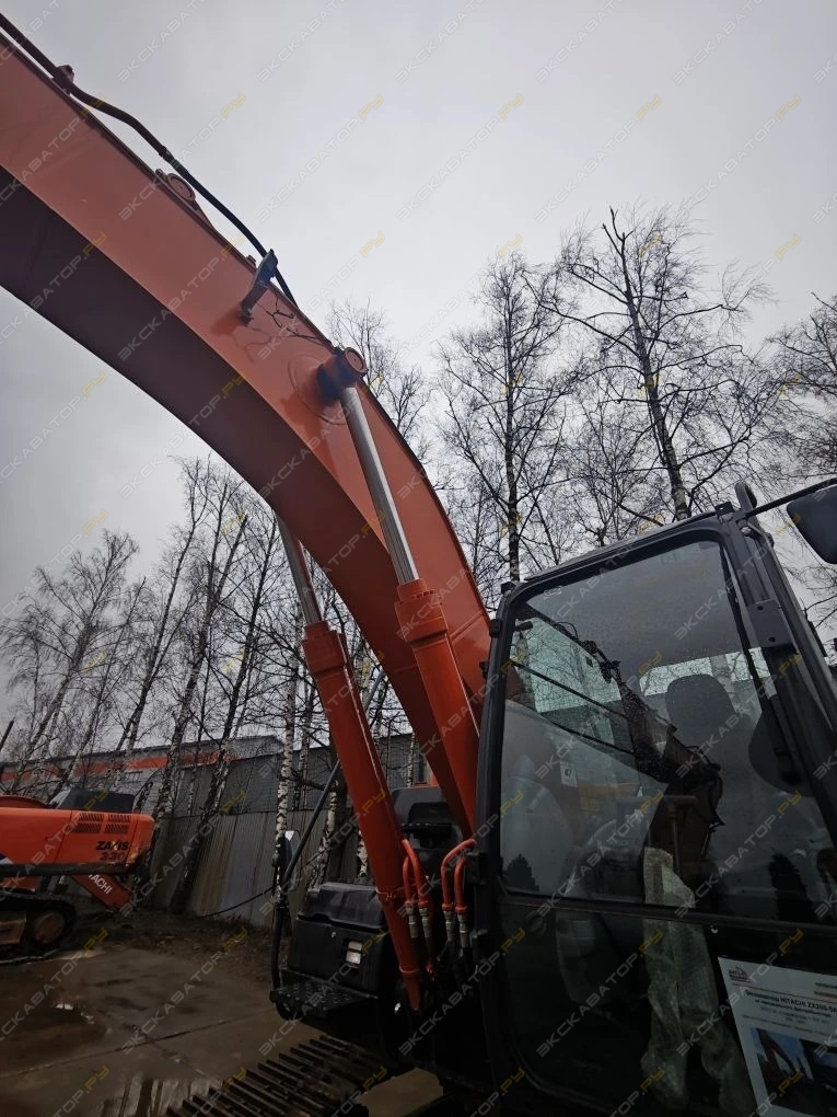 Hitachi ZX200-5 [28]
