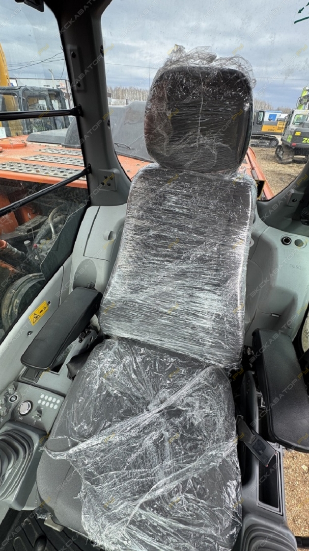 Hitachi ZX240LC [18]