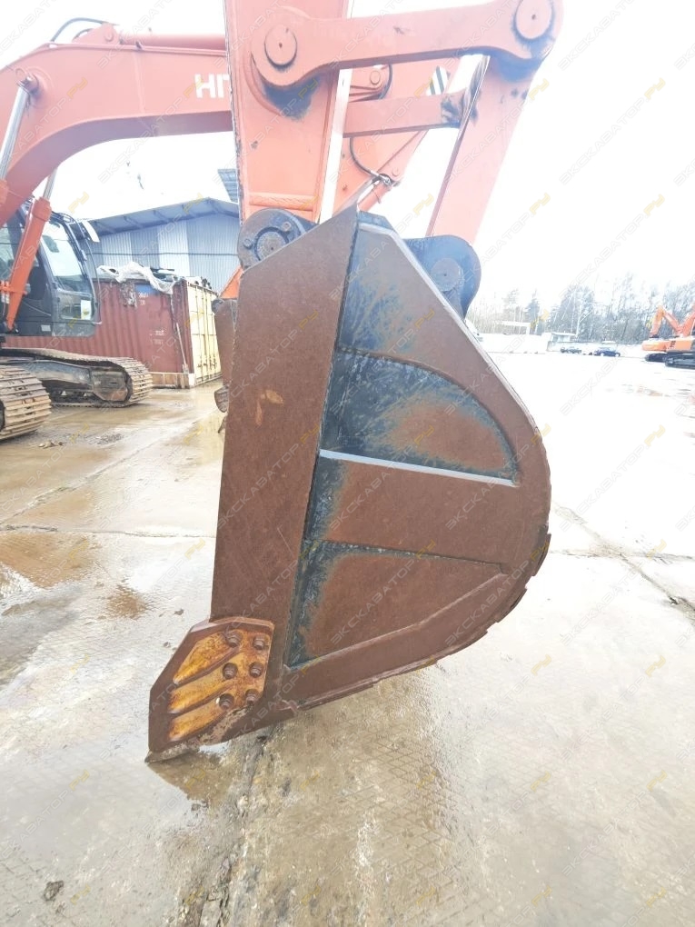 Hitachi ZX200-5 [21]