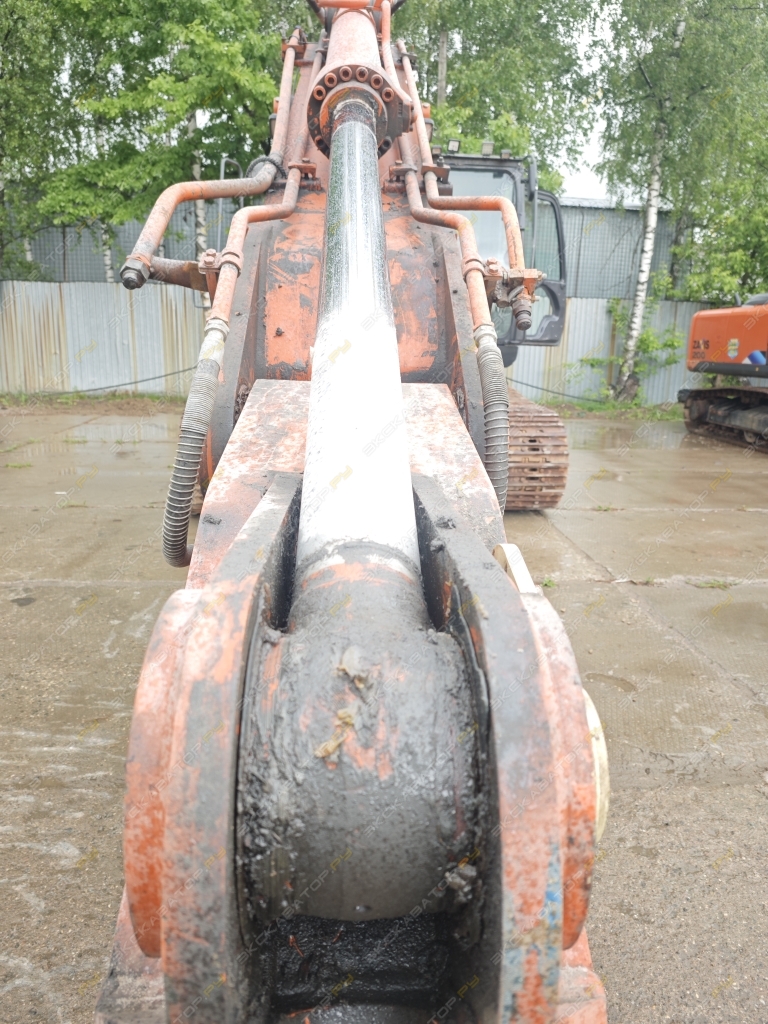 Hitachi ZX330-5A [25]