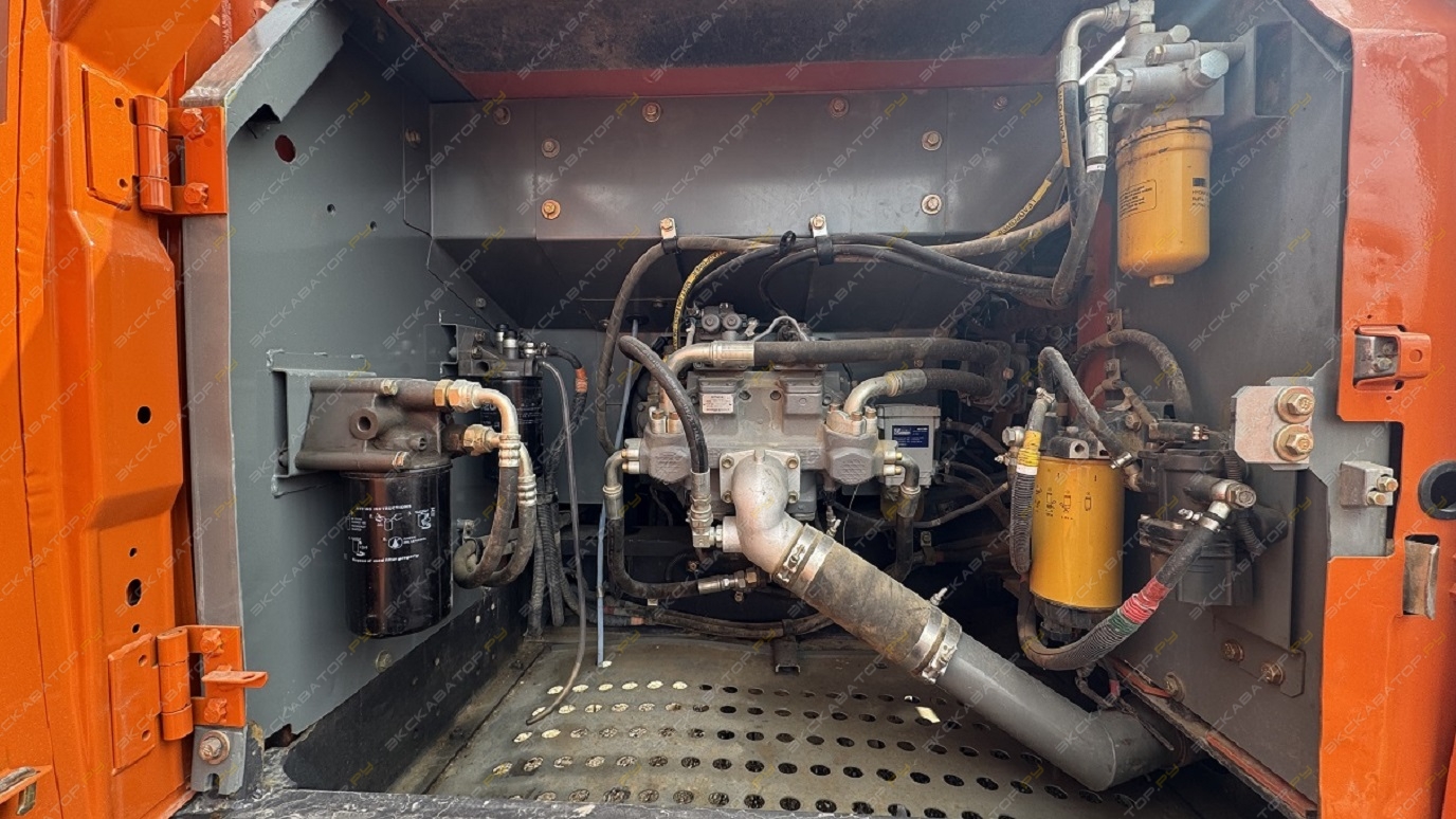 Hitachi ZX240LC [12]