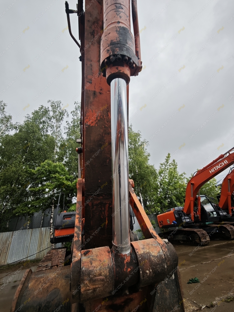 Hitachi ZX330-5A [22]