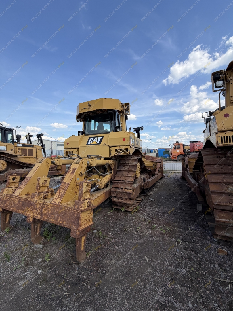 Caterpillar D7R [6]
