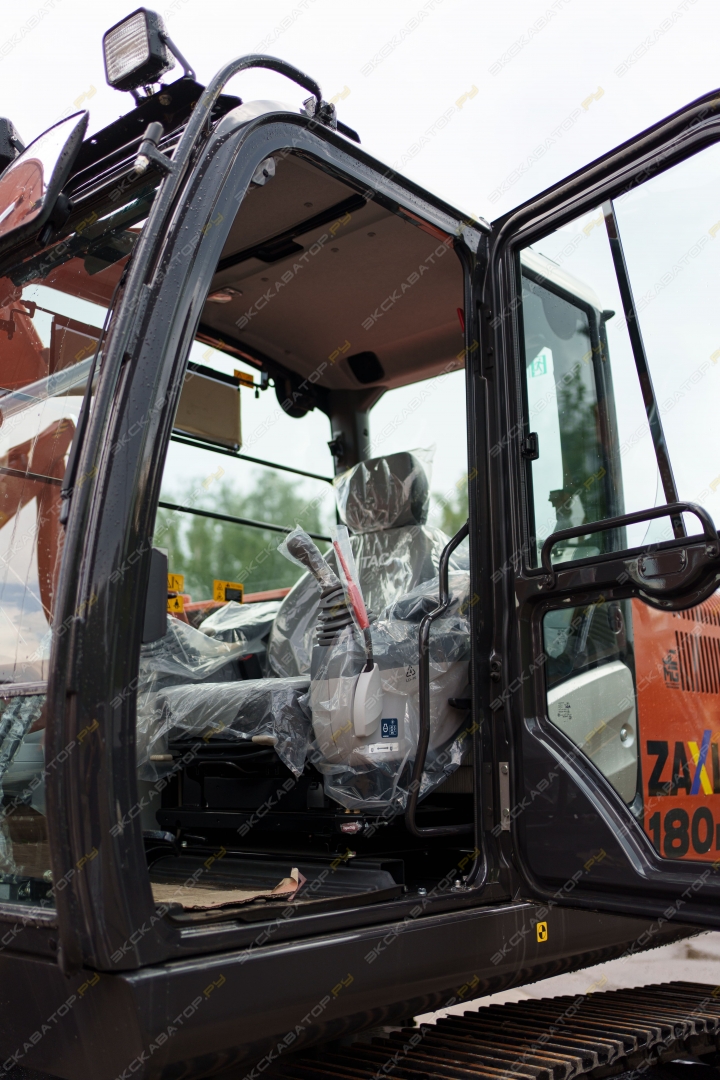 Hitachi ZAXIS 180LCN [4]