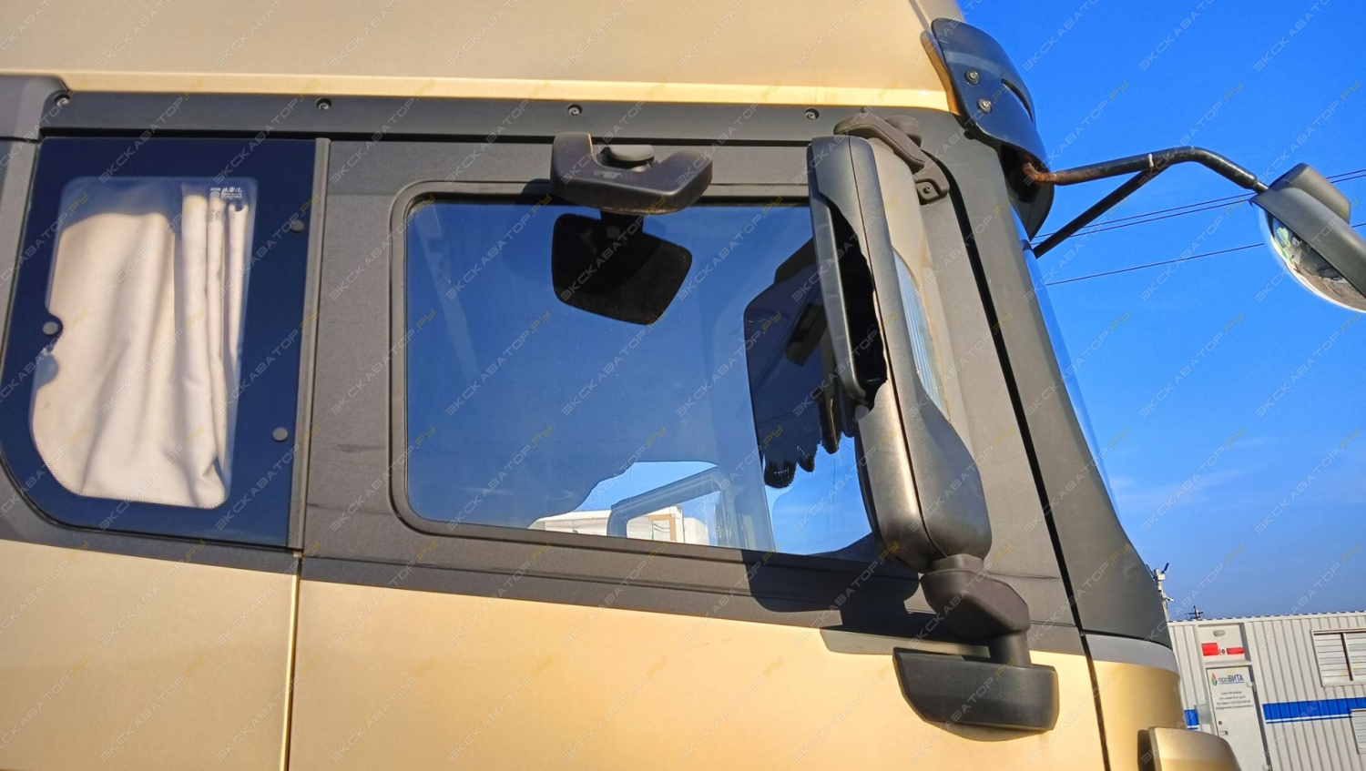 Shacman SX42584W324C [18]