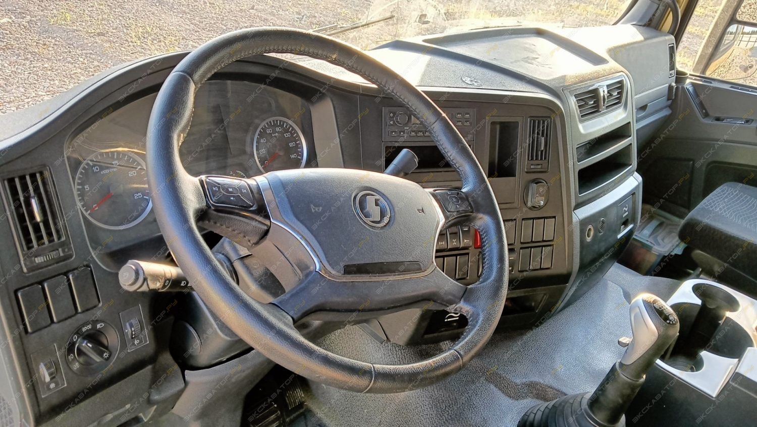 Shacman SX42584W324C [13]