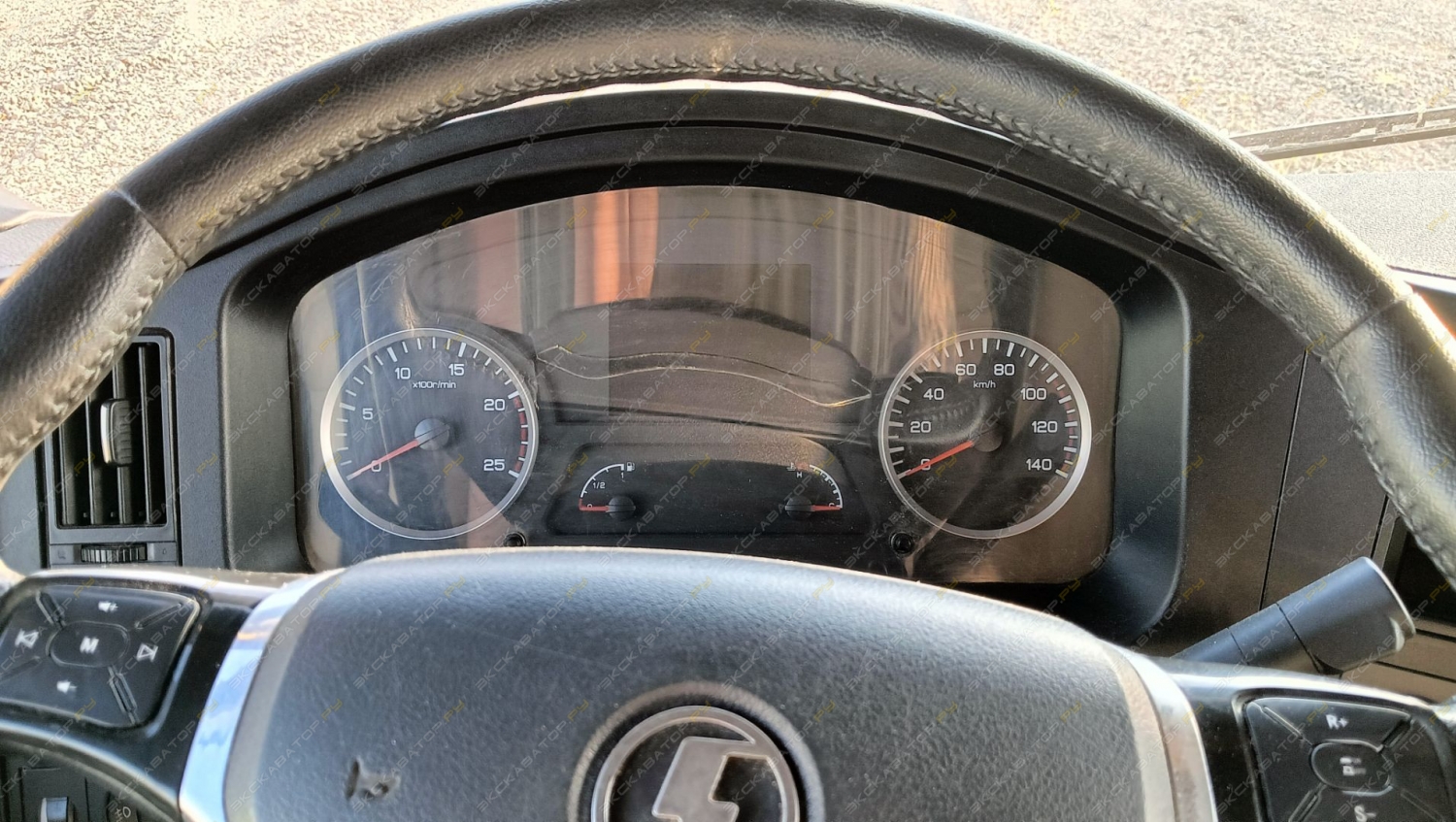 Shacman SX42584W324C [16]