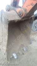 Hitachi ZX 200LC [6]