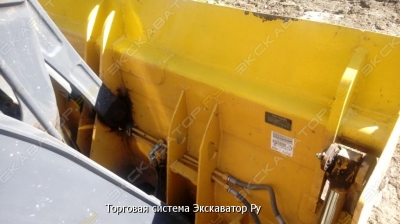 John Deere 325K [4]