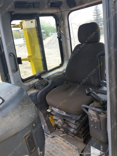 Komatsu D65E-12 [4]