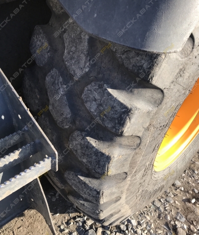 Terex TLB825 [3]