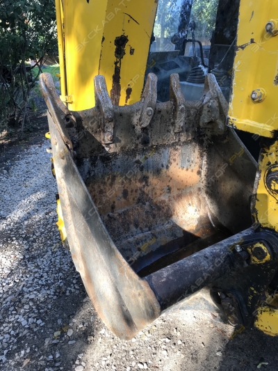 Komatsu WB93R [3]