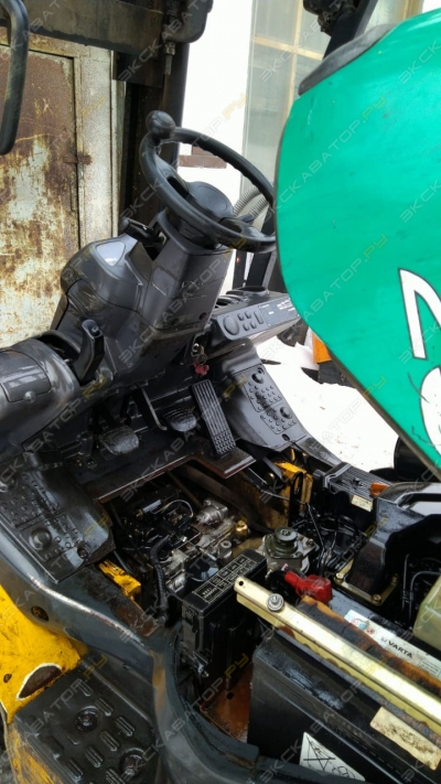 Komatsu FD25T-17 [2]