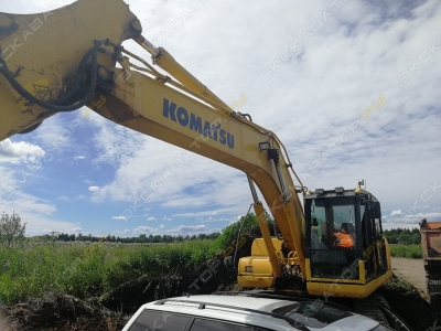 Komatsu PC220 [2]
