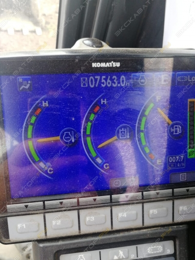 Komatsu PC220 [3]