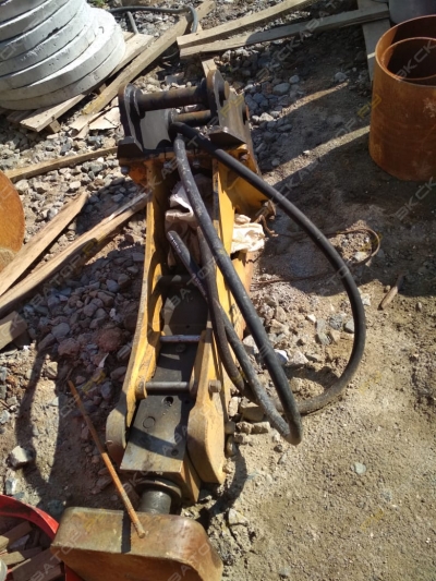 Terex TLB825 [4]