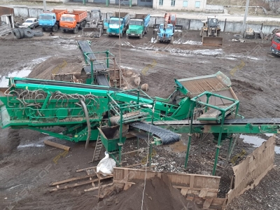 Powerscreen Chieftain 2100X track (3 Deck) [2]