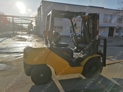 Komatsu FD30T-17 [3]