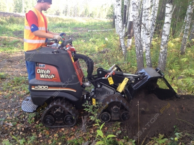 Ditch Witch R300 2WD [1]
