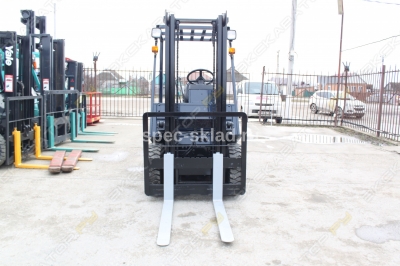 Komatsu FD15D-15 [1]