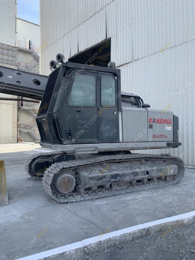 Gradall XL4210III [2]