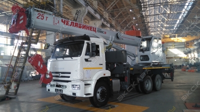 грузоподъемность 25 тонн стрела 24,5 метра на шасси КАМАЗ-65115 [2]