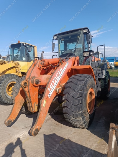 Hitachi ZW 220 [2]