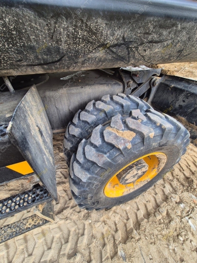 JCB JS 145W [2]