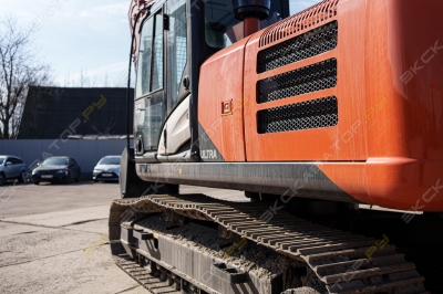 Hitachi ZX225LC [3]