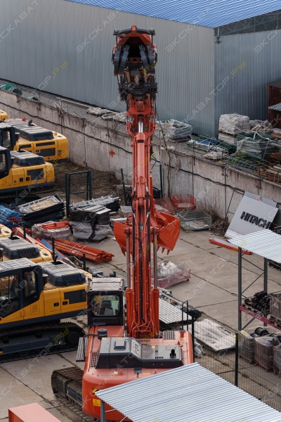 Hitachi ZX330-5A [4]