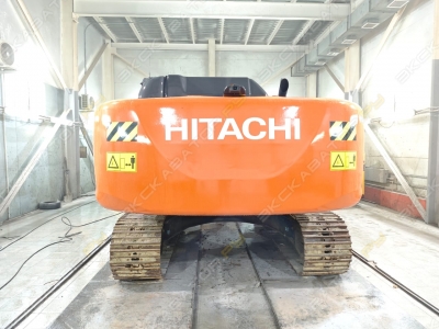 Hitachi ZX240LC [4]