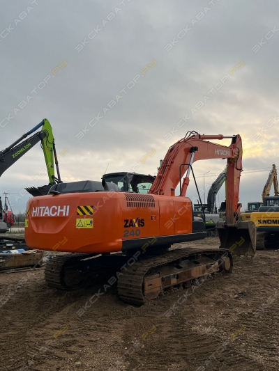Hitachi ZX240LC [4]