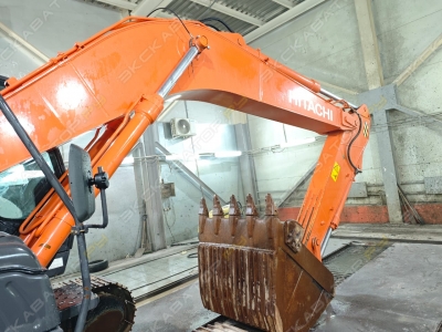 Hitachi ZX240LC [2]