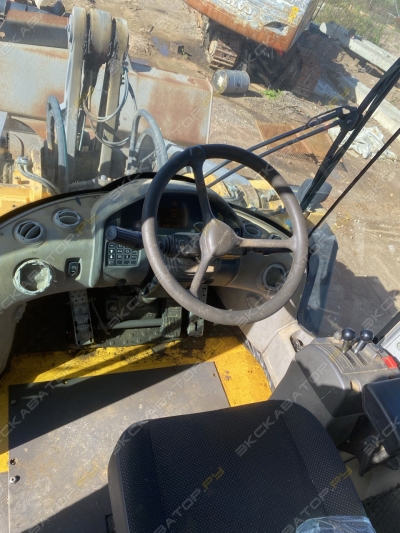 Volvo L220F [1]