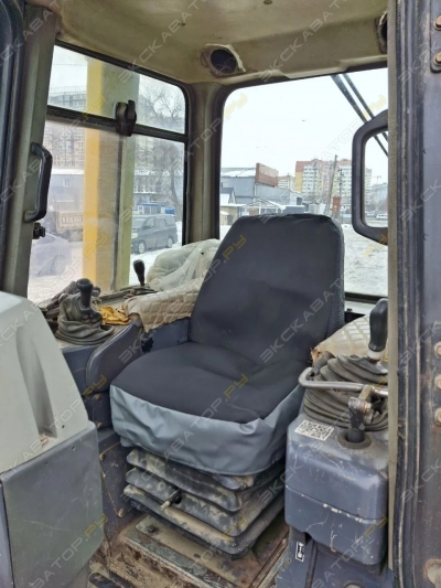 Komatsu D65E-12 [4]