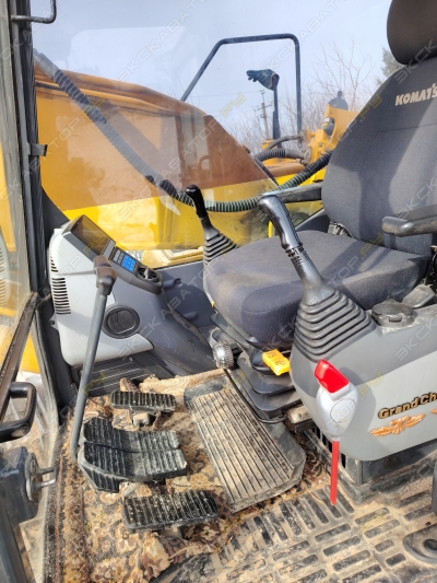 Komatsu PC220 [2]