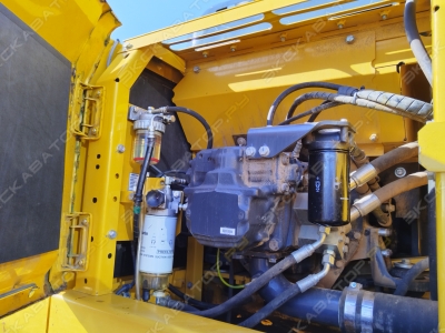 Komatsu PC220-8 [2]